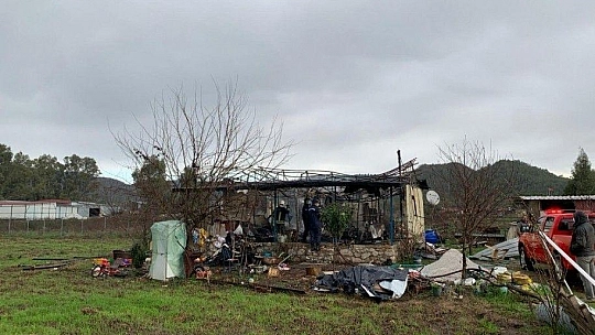 Evleri yanan aileye AK Parti İlçe yönetiminden acil destek ziyareti