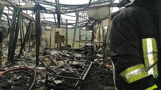 Evleri yanan aileye AK Parti İlçe yönetiminden acil destek ziyareti