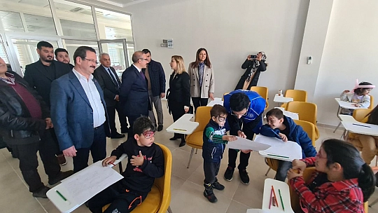 MİLLETVEKİLİ GÖKCAN: HEMŞERİLERİMİZ DEPREMZEDE VATANDAŞLARIMIZI BAĞRINA BASIYOR