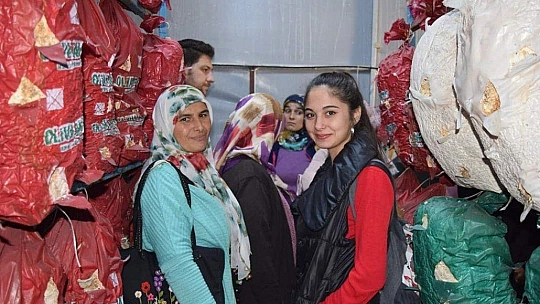 Kadın Çiftçiler İstiridye Mantarını Yerinde İnceledi