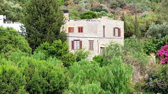 Firari Can Dündar'ın eşi hakkında yakalama kararı