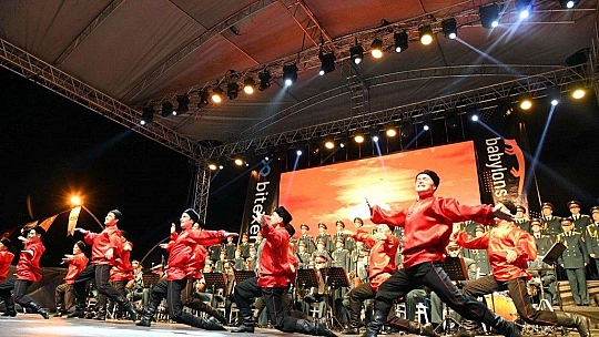 Haluk Levent ve Kızılordu Korosu, Fethiye'de Cumhuriyet marşlarını seslendirdi