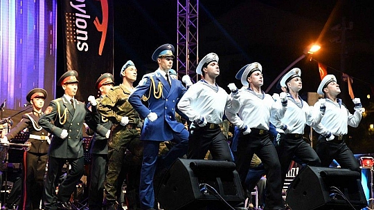 Haluk Levent ve Kızılordu Korosu, Fethiye'de Cumhuriyet marşlarını seslendirdi