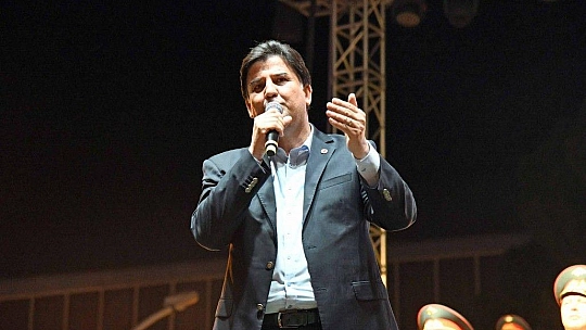 Haluk Levent ve Kızılordu Korosu, Fethiye'de Cumhuriyet marşlarını seslendirdi