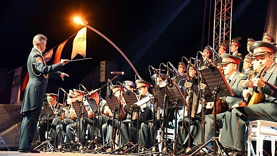 Haluk Levent ve Kızılordu Korosu, Fethiye'de Cumhuriyet marşlarını seslendirdi