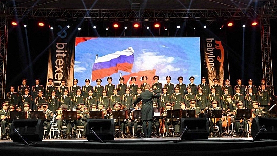 Haluk Levent ve Kızılordu Korosu, Fethiye'de Cumhuriyet marşlarını seslendirdi