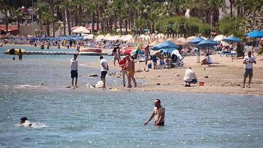 Hava yeniden ısındı, plajlar doldu
