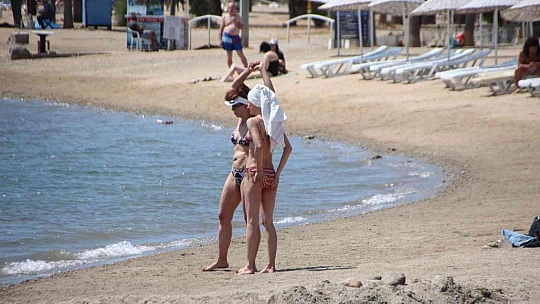 Hava yeniden ısındı, plajlar doldu