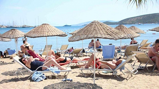 Hava yeniden ısındı, plajlar doldu