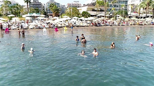 Havalar ısındı, tatilciler denizde serinledi