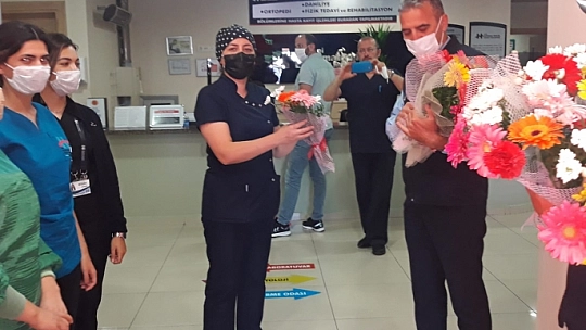 Hemşirelere çiçekli sürpriz