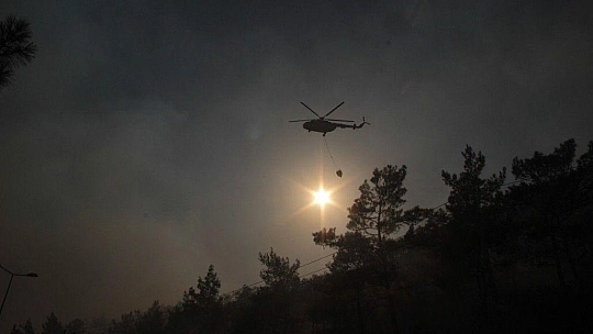 İçmeler yolunda alevler yolu kapattı