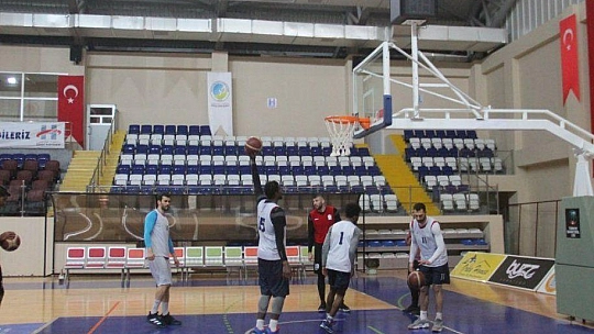 Beşiktaş taraftarlarından atkı kampanyasına destek 