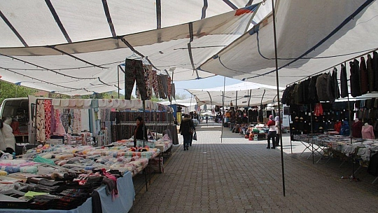 Salı Pazarı'nda giyim bölümü açılıyor