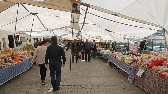 Salı Pazarı'nda giyim bölümü açılıyor