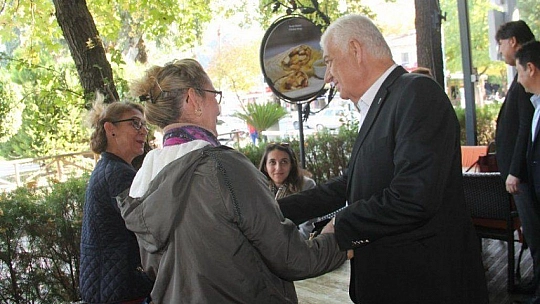 Belediye başkanları halkın içinde