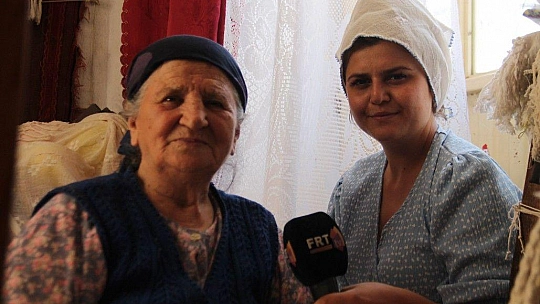 Üzümlü Dastarını FRT TV mikrofonlarına anlattı