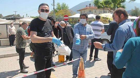 Karakartallar 300 Maske Dağıttı