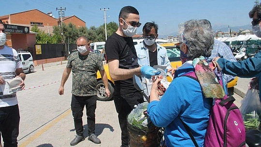 Karakartallar 300 Maske Dağıttı