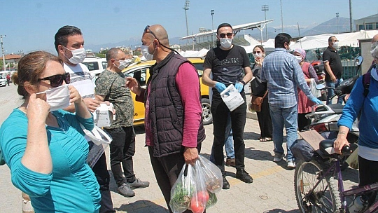 Karakartallar 300 Maske Dağıttı