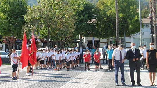 2021-2022 yılı ilköğretim haftası çelenk sunma töreni gerçekleştirildi