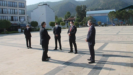 Fethiye'de sosyal mesafeli 23 Nisan töreni