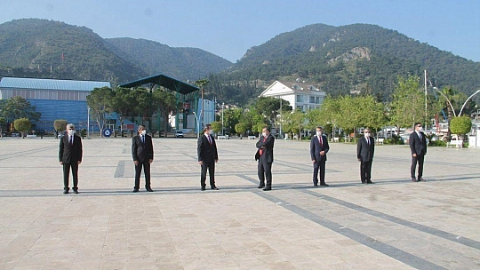 Fethiye'de sosyal mesafeli 23 Nisan töreni