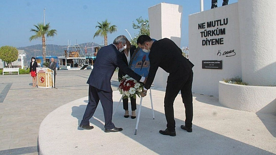 Fethiye'de sosyal mesafeli 23 Nisan töreni