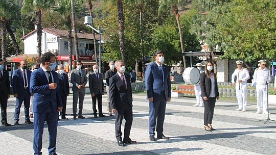 2021-2022 yılı ilköğretim haftası çelenk sunma töreni gerçekleştirildi