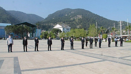 Fethiye'de sosyal mesafeli 23 Nisan töreni