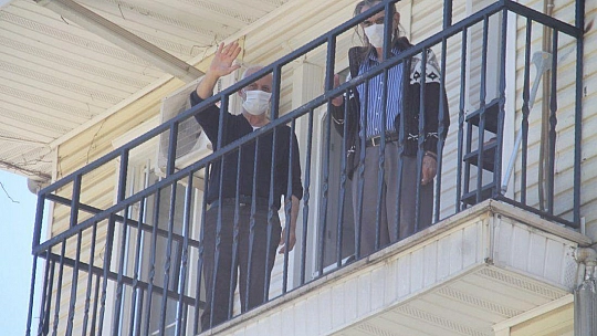 Huzurevi'ndeki Anneler ''Sarılamasak da Kalplerimiz Evlatlarımızla''