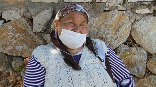 Huzurevi'ndeki Anneler ''Sarılamasak da Kalplerimiz Evlatlarımızla''