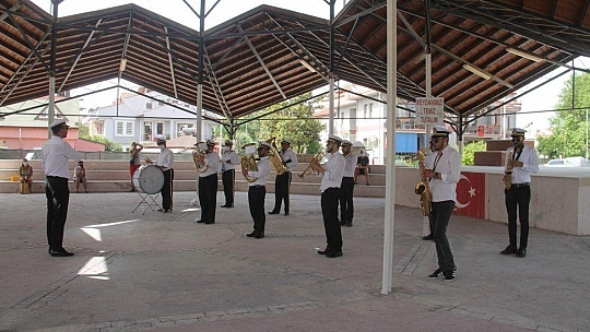 Belediye bandosu Foça Mahallesi'nde konser verdi