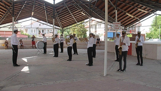Belediye bandosu Foça Mahallesi'nde konser verdi
