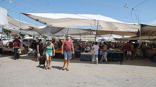 Bayram Ve Kısıtlama Öncesi Pazarlarda Hareketlilik