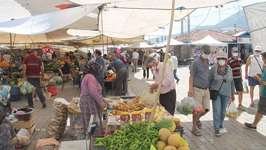Bayram Ve Kısıtlama Öncesi Pazarlarda Hareketlilik