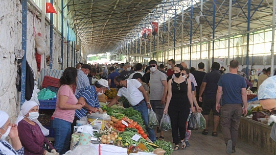 Bayram Ve Kısıtlama Öncesi Pazarlarda Hareketlilik