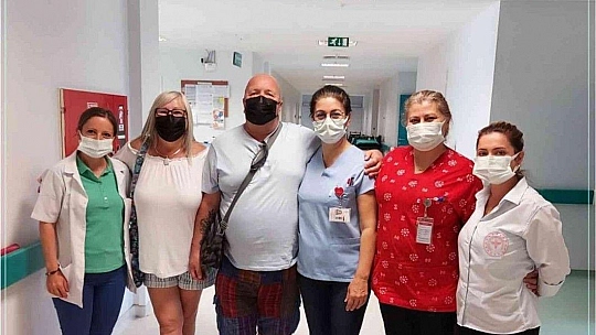 İngiliz hastadan Eğitim Araştırma Hastanesi'ne teşekkür ziyareti