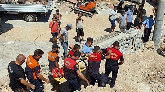 İnşaat işçisi çöken istinat duvarının altında kaldı