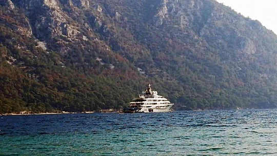 Jeff Bezos'un süper yatı Gökova Körfezine demir attı