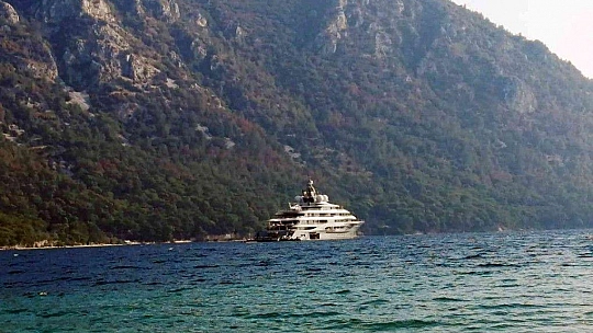 Jeff Bezos'un süper yatı Gökova Körfezine demir attı