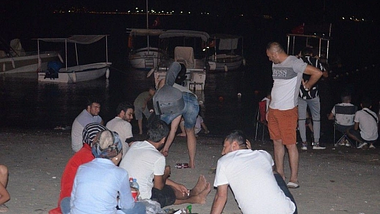 Kalacak yer bulamayınca sahilde konakladılar