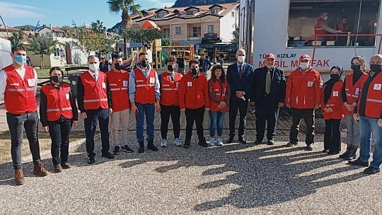 Kaymakam Aksoy, afet bölgesindeki Kızılay çadırını ziyaret etti