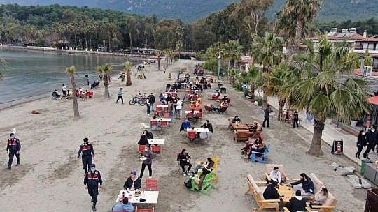 Kısıtlama kalktı, vatandaş sahillere akın etti