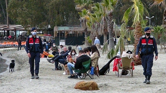 Kısıtlama kalktı, vatandaş sahillere akın etti