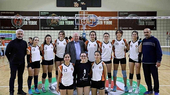 Kızlar 4'te 4 yaptı