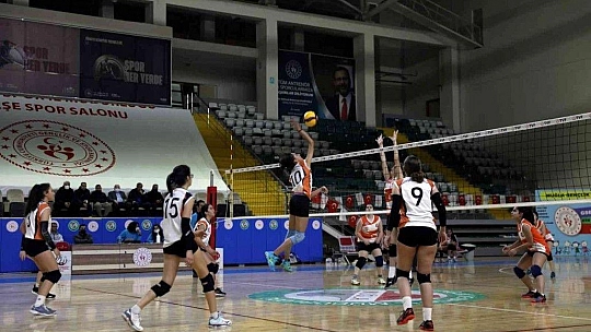 Kızlar 4'te 4 yaptı