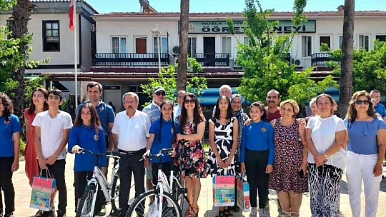 Köyceğiz'de öğrenciler kitap okudu, bisiklet kazandı