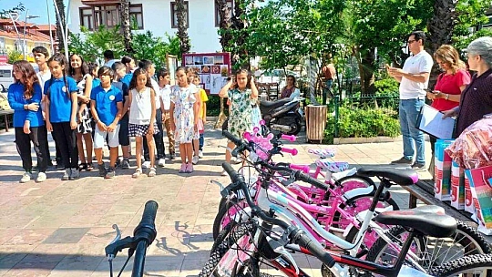 Köyceğiz'de öğrenciler kitap okudu, bisiklet kazandı