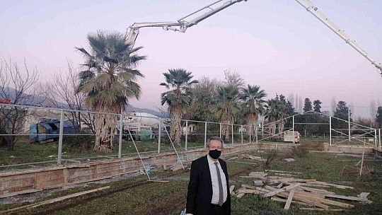 Köyceğiz'de okul bahçesine sera